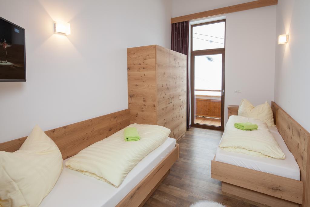 Berggasthof Hochzeigerhaus Jerzens Kamer foto